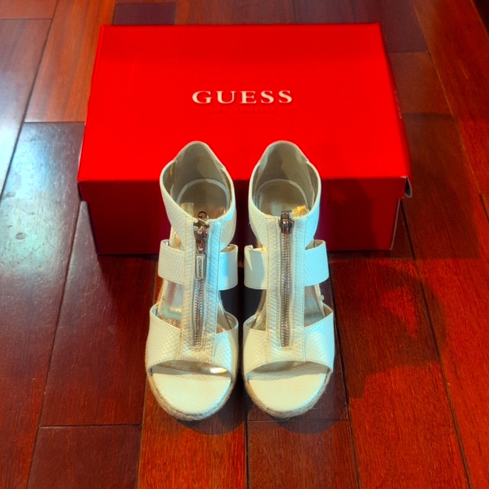 Guess white wedges